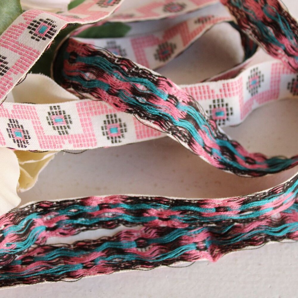 Vintage Jacquard Ribbon Trim, One Yard 24 Inch Piece .75 Inch Wide - Picture 7 of 10